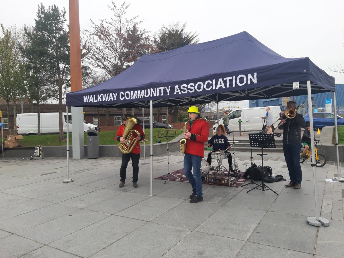 ConnsGreenway's tweet photo. Come and join us at #CSLSquare today where @Glentoran are hosting their Easter Festival Fun Day π°π£
There are fun family activities with face painting, arts and crafts, music and stalls π¨πΆ
We will be here until 5pm sharing information and planting sunflowers π» https://t.co/yMgz0Nh8j0