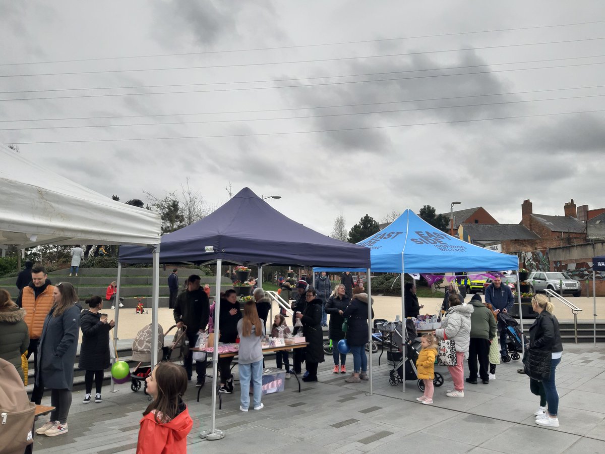 ConnsGreenway's tweet photo. Come and join us at #CSLSquare today where @Glentoran are hosting their Easter Festival Fun Day π°π£
There are fun family activities with face painting, arts and crafts, music and stalls π¨πΆ
We will be here until 5pm sharing information and planting sunflowers π» https://t.co/yMgz0Nh8j0