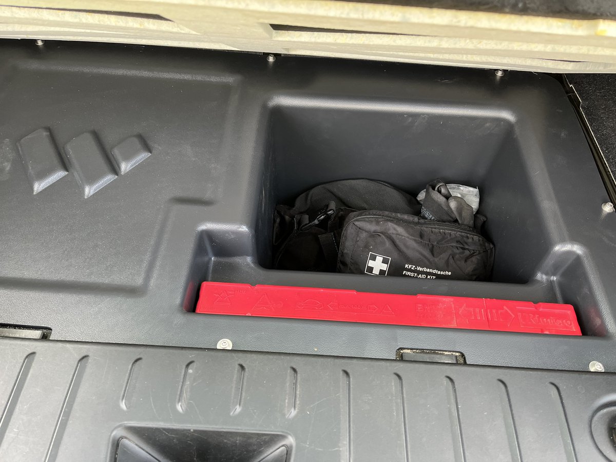 i3sBMW's tweet photo. New awesome features added to my #BMWi3. More space in the trunk, better charging port access and waterproof frunk. Made by https://t.co/dkV6Lct2eG so lucky with these improvements https://t.co/oE9biXFOlT