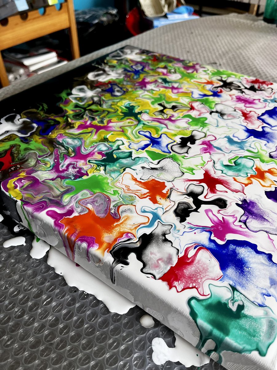 Latest painting from this morning, need some work to place on my website which is now empty #art #artwork #artist #artontwitter #abstrsct #abstractart #abstractartist #fluid #fluidart #fluidartist #pour #pouroncanvas #modern #modernart #modernartist #design <a href="/artdesign/">Sara Delaney</a>