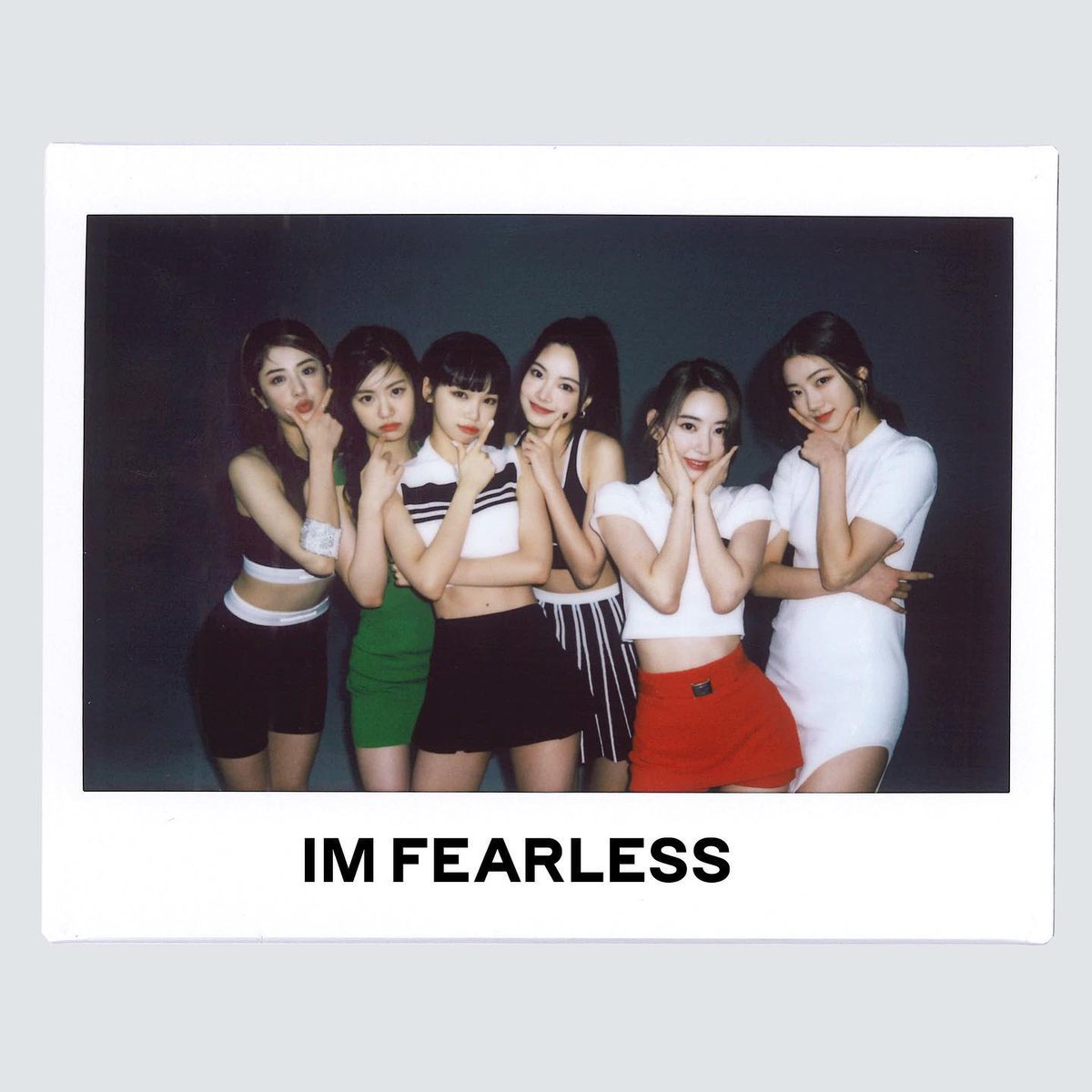 le sserafim "castingcall" behind board