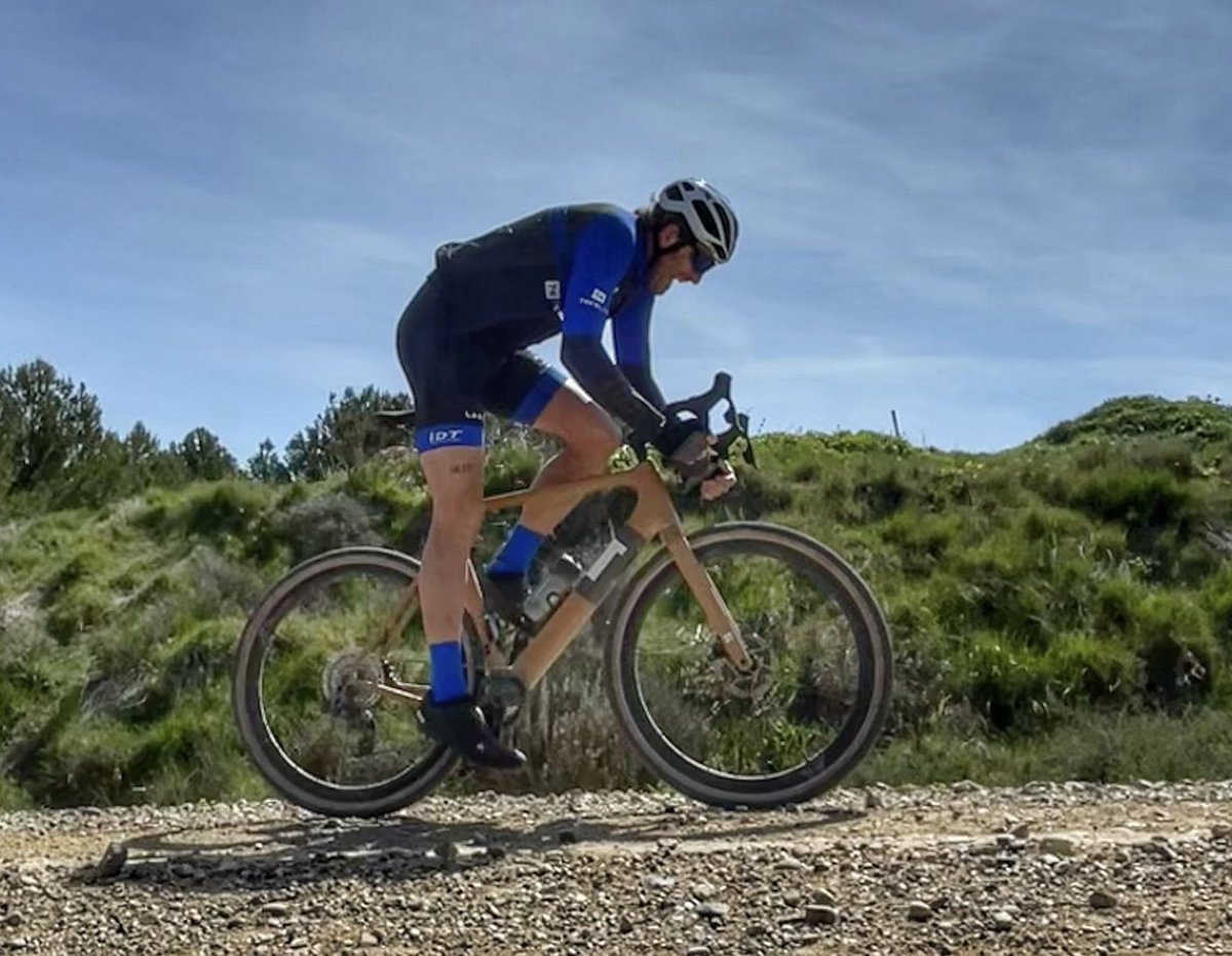 RikiAbad's tweet photo. Sumando 452 kilómetros de gravel en una buena semana!!!
#gravel #3texploro #enjoytheride #lurbel 
@lurbel_pg https://t.co/Oxm8q1Mmjr