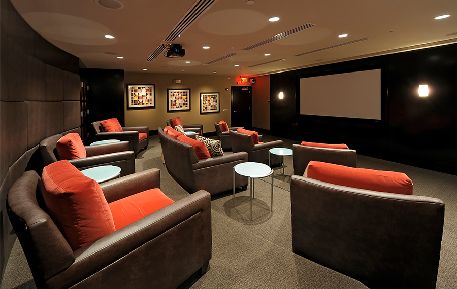 If you're having a movie night, you can't beat the private screening room! This space allows you to watch your favorite movies, TV shows, and games in the most comfortable way! 
▪️
▪️
#thereserveattysonscorner #movietheater #movienight #movies #privatescreening #viennarealestate