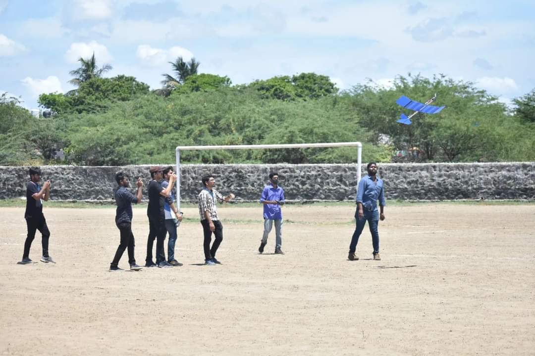 kcgaero's tweet photo. Dedication, Hardwork and Success.....
Together in a single frame....
A glimpse of the flight model test at #adc2022 day 2 of workshop here at #kcgtech @KCGtechnology
Contest getting heated up between teams for the ADC 2022 https://t.co/26DlYO5uES