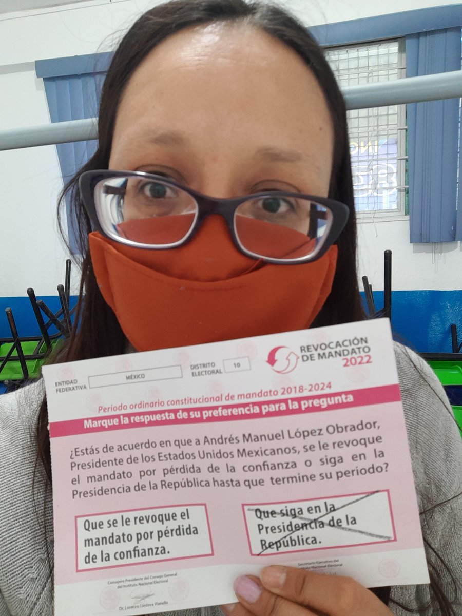 michduRan82's tweet photo. Listo!! @lopezobrador_ Haciendo valer mi voto! Gracias presidente! Me siento muy orgullosa. https://t.co/BwWRmNyXJa
