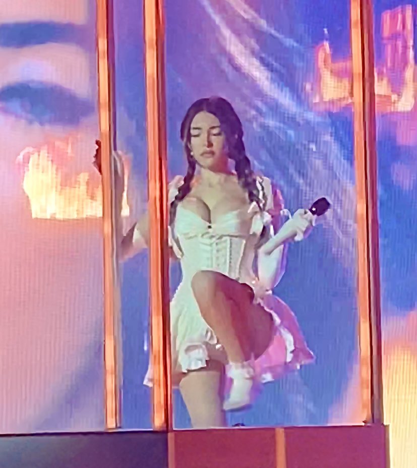 luisgomp's tweet photo. the quality is so bad please but they’re still cute i think 🧍🏻 i hope i can take better shots in hanover @madisonbeer #LifeSupport #LifeSupportTour #LSTCologne https://t.co/TIvKtPb4l4