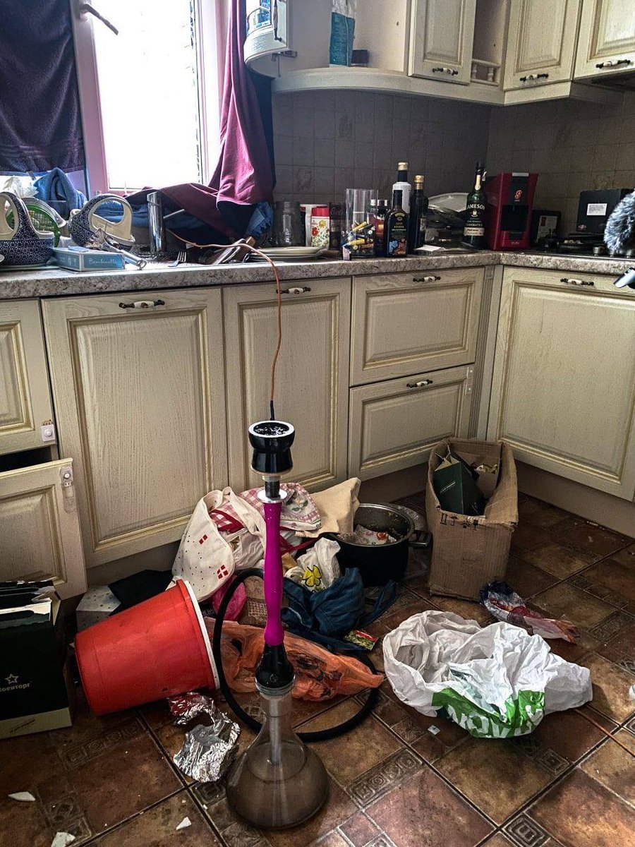 UaCaretaker's tweet photo. #Irpin
#russians used to live in piggeries. They know nothing about #civization. They broke the apartment and used to live there for some time
#StopPutin #UkraineRussianWar #StopRussianAggression #BuchaMassacre #Gostomel #MariupolMassacre #Ukraine #KramatorskMassacre #WarCrimes https://t.co/PmxK0ZMDVx