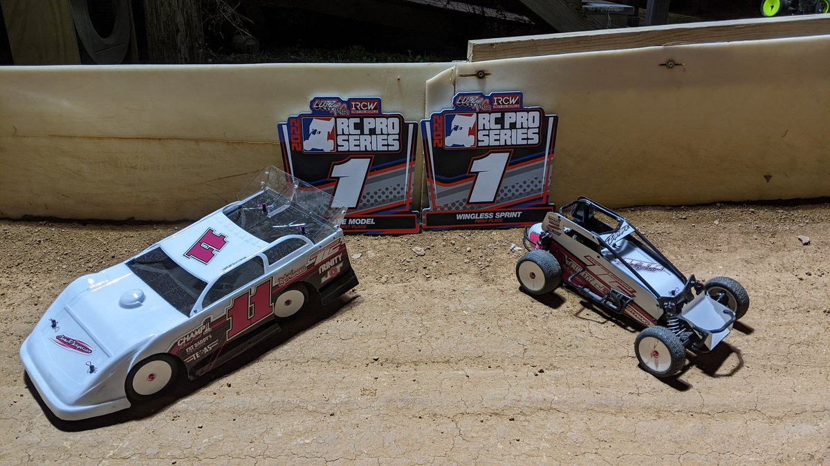 DonutRoller's tweet photo. Just 2 little rocket ships

#trinityrc
#rawspeed
#revtech
#jtbearingco https://t.co/TXKUJe20qJ