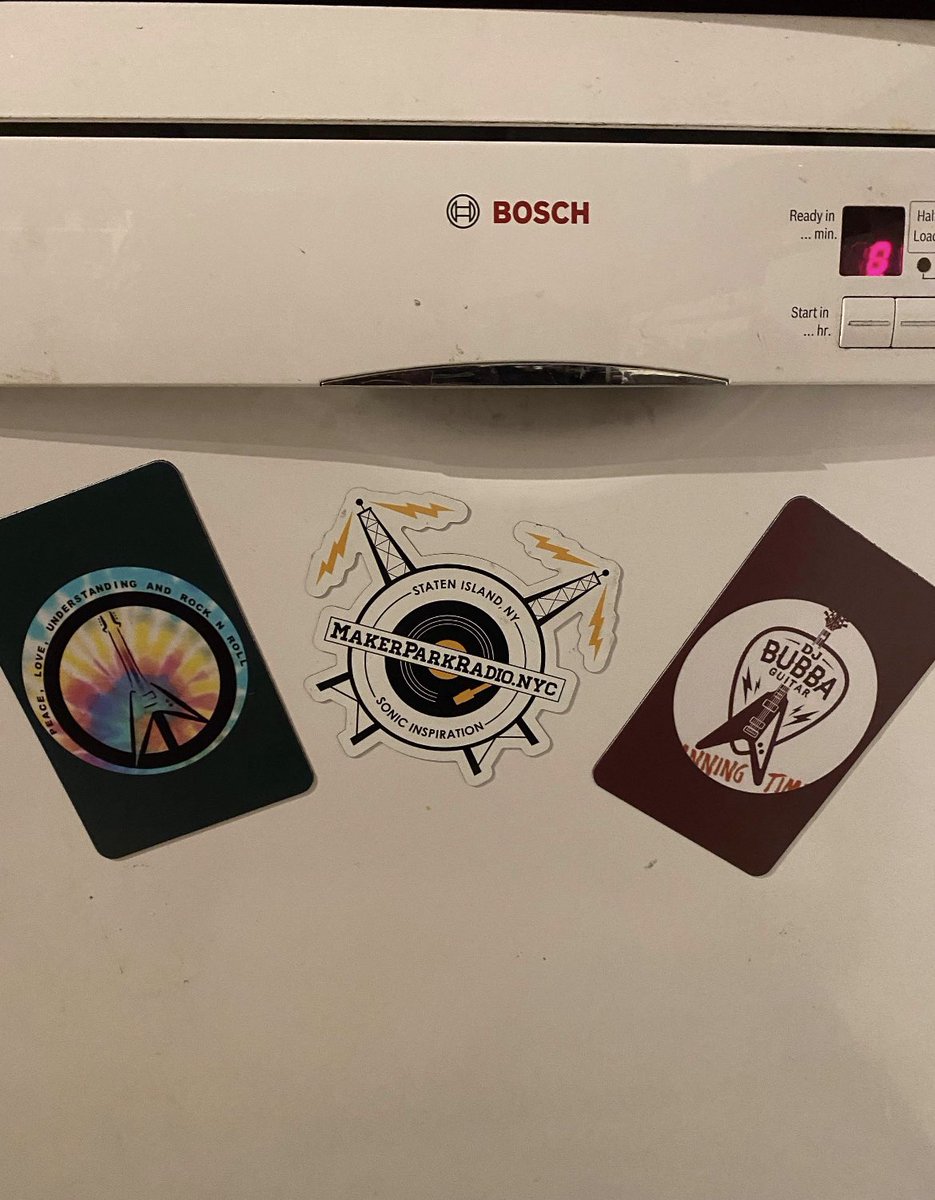 TheRockerNYC's tweet photo. Most radio folk are fortunate if their magnetized logos make it on to someone’s refrigerator. In listener Karen Cheema’s London home, we have the dishwasher all to ourselves! Thanks Magyc! #makerparkradio #therockernyc #spanningtime #bubbaguitar #sistersofsound @MakerParkRadio https://t.co/nQRYrcJHqA
