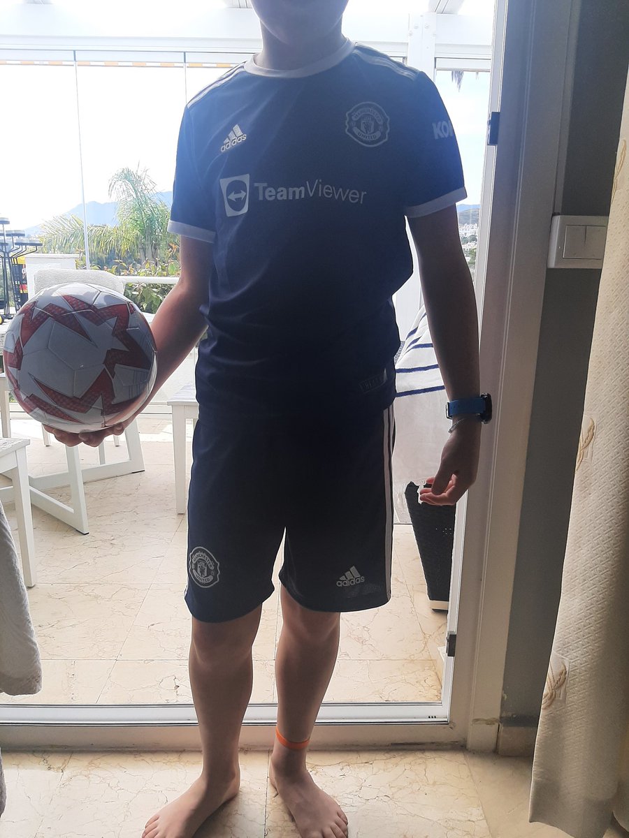 JohnKeogh2's tweet photo. This a new United jersey or training top? #newunitedjersey https://t.co/6s5Bdv0roj