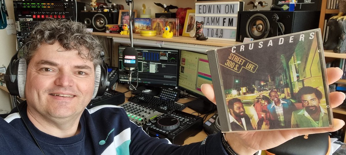 RadioEagleFM's tweet photo. NU DE VERRASSINGS GRAAI TRACK van deze week bij EDWIN ON JAMM FM. Weer een goede graai track in de EDWIN ON STUDIO van Jamm Fm. Back 2 The 70's
" Crusaders feat. Randy Crawford - Streetlife " 1979
Wat wordt het volgende week?
#JammFm #EDWINON #Crusaders #streetlife #RandyCrawford https://t.co/OeemBbiEt7