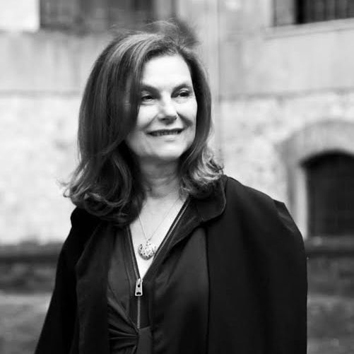 Hukuk camiasına çok büyük katkılar sunmuş kıymetli hocamız Serap Helvacı'yı kaybetmenin üzüntüsü içerisindeyiz. Tüm hukuk camiasının, sevenlerinin ve ailesinin başı sağ olsun. Işıklar içinde uyusun.