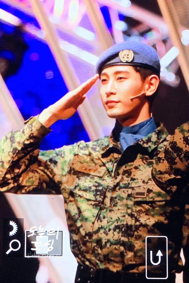 WinterBreezeKHS's tweet photo. Pr**220410 메이사의 노래 밤공연

#VAV #브이에이브이 #LOU #로우 #2m #김호성 #호성 #메이사의노래 
@VAV_official @twt_VAV https://t.co/rNqml3gKP9