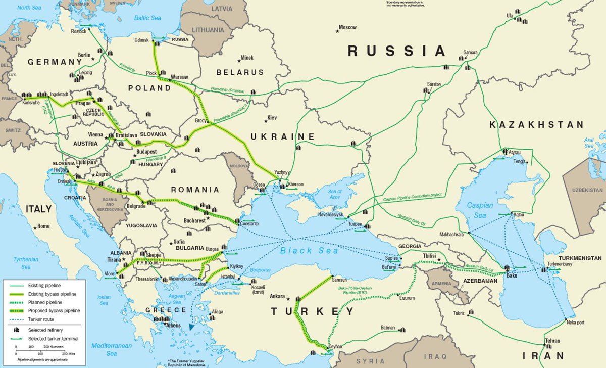 NestorSiurana's tweet photo. Este completo mapa muestra el complicado entramado de gasoductos que conectan las zonas más prolíficas del Cáucaso y Asia Central con Europa Occidental.

Se muestran los utilizados actualmente así como los propuestos y los aprobados, que serán claves en la zona del Mar Negro. https://t.co/XsBobjw79E