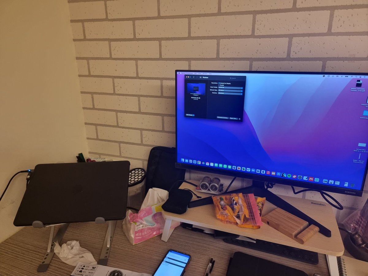 giandi99's tweet photo. @putraditama Layar tambahan harus jadi main display, macbook nya jadi extended display baru bisa. Satu lg layarnya harus ditutup kalo layar macbooknya mau dimatiin. https://t.co/Vv5uuAOBJ9