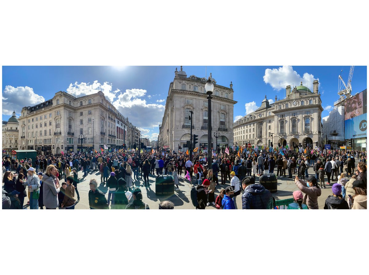 JFDC4's tweet photo. Just having a stroll in central London and suddenly came across with these, great action, such a massive protest.
Here, my little support.

#XR #extinctionrebellion #London #protest #fossilfuels #RegentStreet #PiccadillyCircus #environmentalactivist #mobilephotography https://t.co/ohinaSNFXR