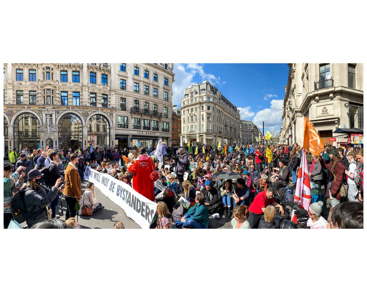 JFDC4's tweet photo. Just having a stroll in central London and suddenly came across with these, great action, such a massive protest.
Here, my little support.

#XR #extinctionrebellion #London #protest #fossilfuels #RegentStreet #PiccadillyCircus #environmentalactivist #mobilephotography https://t.co/ohinaSNFXR