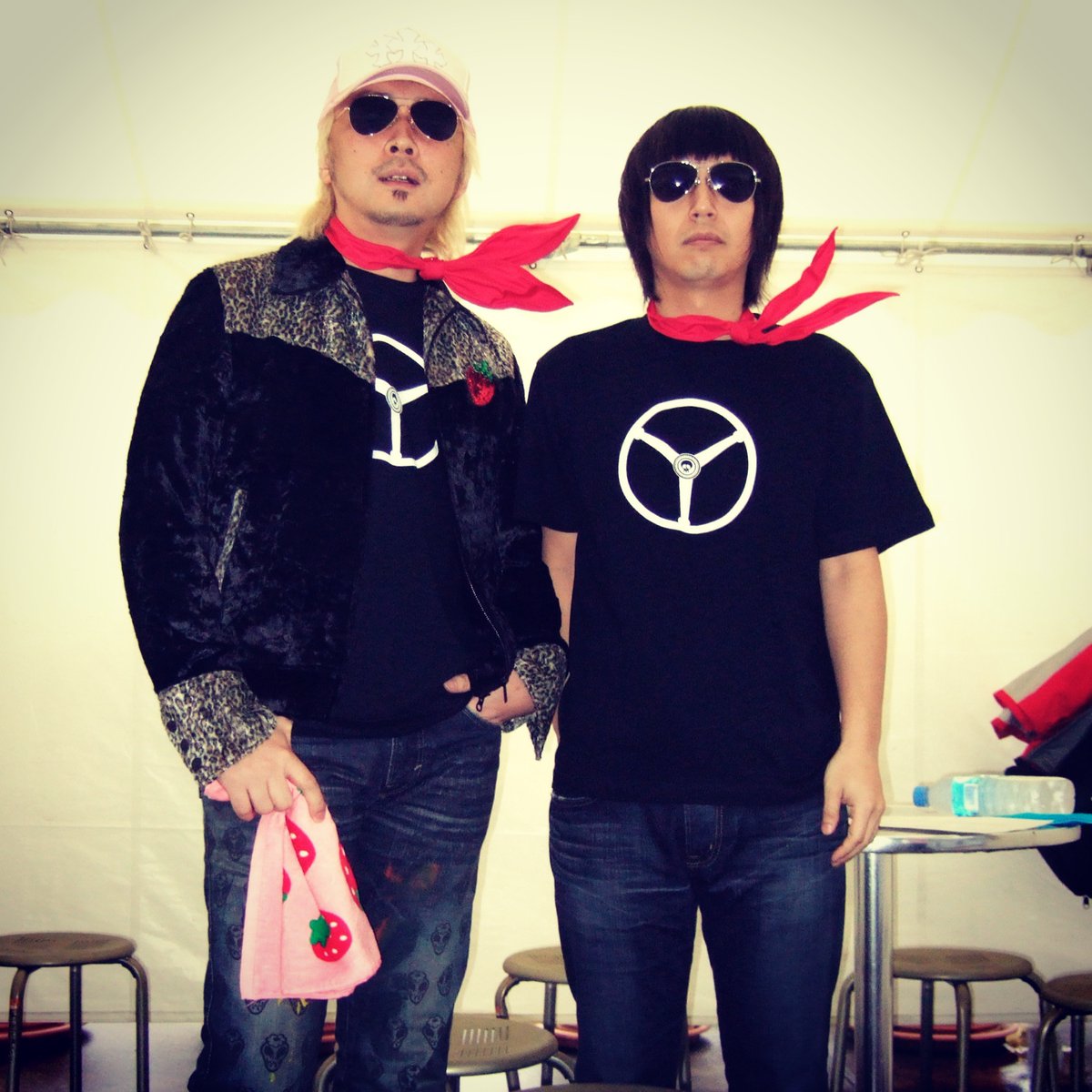 TSD2007's tweet photo. 箭内道彦さま お誕生日おめでとうございまス。
祝!THE SUNDAY DRIVERS 後部座席 箭内道彦氏58th!#thesundaydrivers #スネオヘアー #箭内道彦 #thesundaydrivers #風とロック #風とロック芋煮会 #渋谷のラジオ #渋谷のナイト #suneohair
▼THE SUNDAY DRIVERSのテーマ
https://t.co/ePgwkcSfRe https://t.co/WMBGsKQqpU