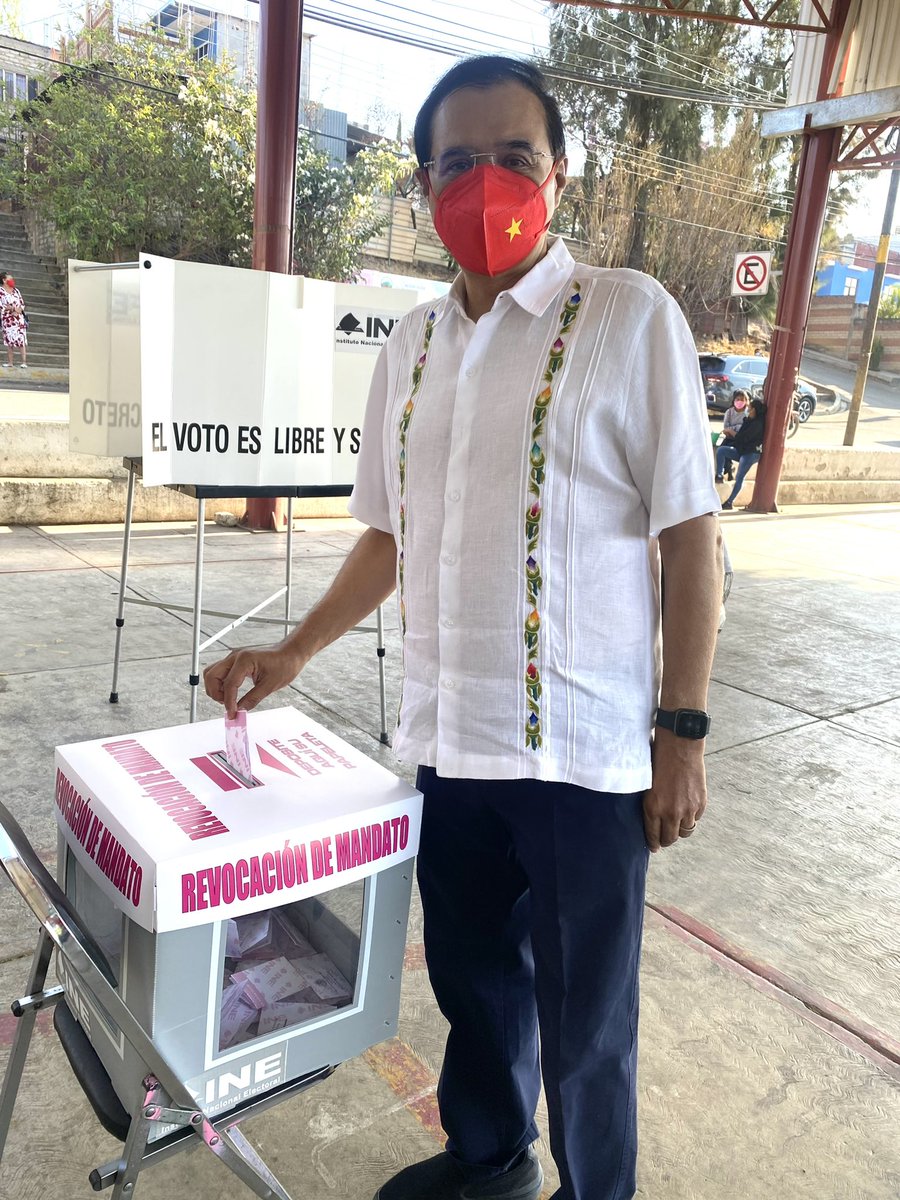 BenjaminRoblesM's tweet photo. Muy temprano realicé mi contribución al ejercicio democrático, histórico para México. Todo el poder al pueblo. 100% ya sabes quién https://t.co/xUSCWl9n3c