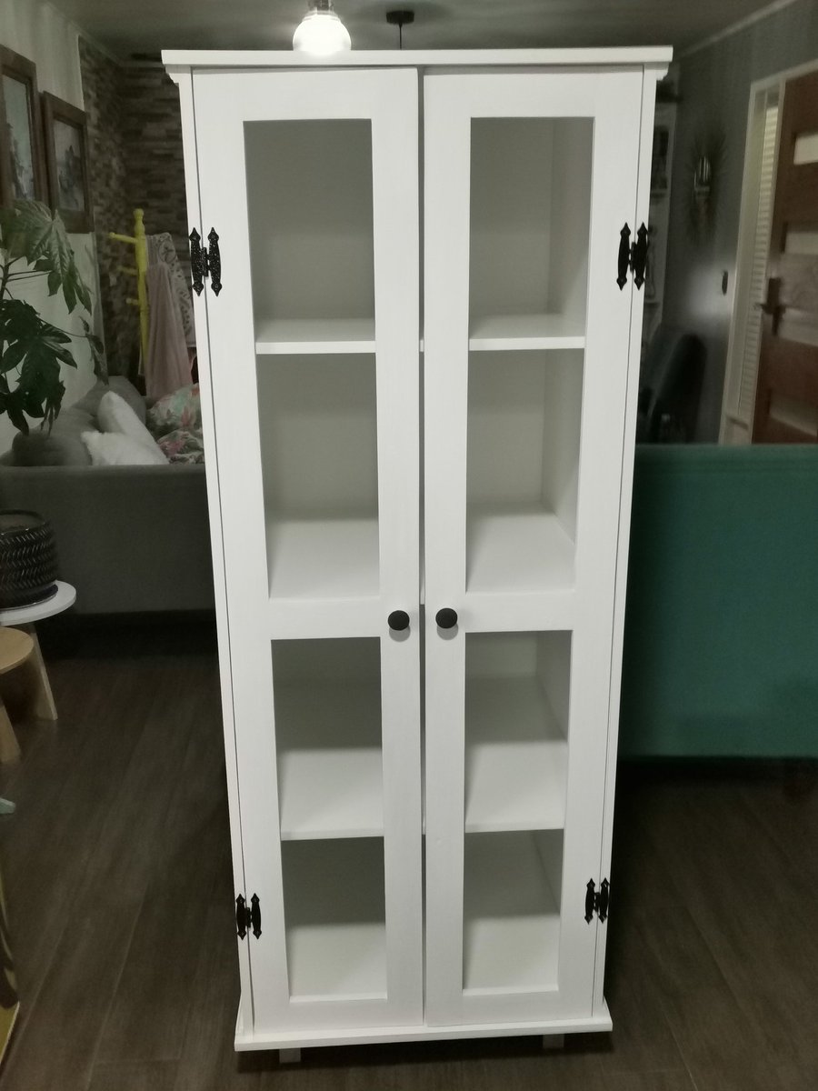 rogavanni's tweet photo. @jaraalberto78 Yo hice esta vitrina para un cliente colega. acá mi instagram @azulmaderachiloe. https://t.co/oSrlEh3363