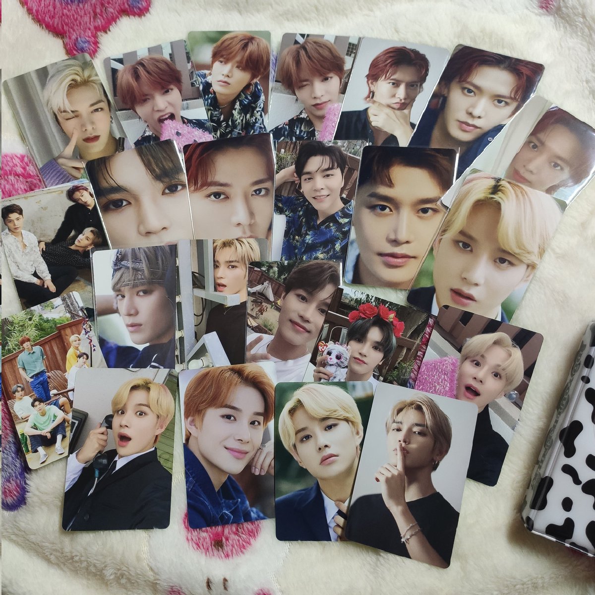solacerenjun's tweet photo. ✨#SK8TWJ✨

grabe from hindi ako magcocollect ng papel to 23 na pc agad 😭  HAHAHAHA THANK U SIS!!! @sk8terhoon24, buti at pinilit mo ako bilhin yuta kasi super happy ko 🤍🤍🤍 pati sa mga freebie na official taeil at unit pc 💅🏻 bAKA SIS KO YAN 🤍 https://t.co/54HQJMqe2o