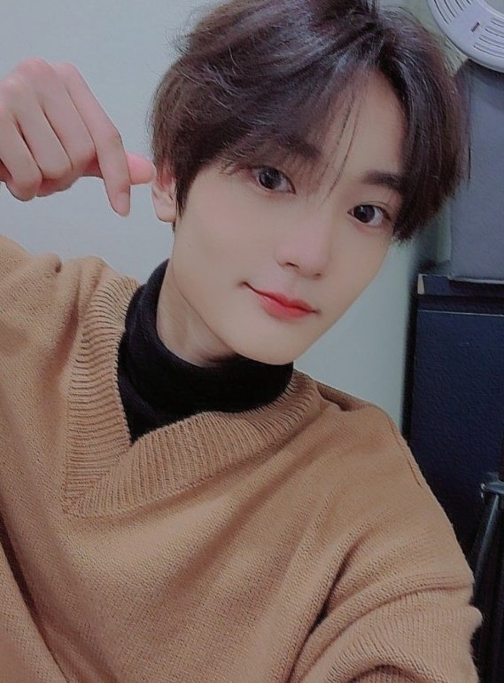 miluvity_'s tweet photo. Never thought I'd fall in love π
#TAEYOUNG #CRAVITY
#νμ #ν¬λλΉν° #lvtsd #luvityselcaday #LVSTD #Luvity_Selca_Day
@CRAVITYstarship @CRAVITY_twt https://t.co/aOVvgru4Jf