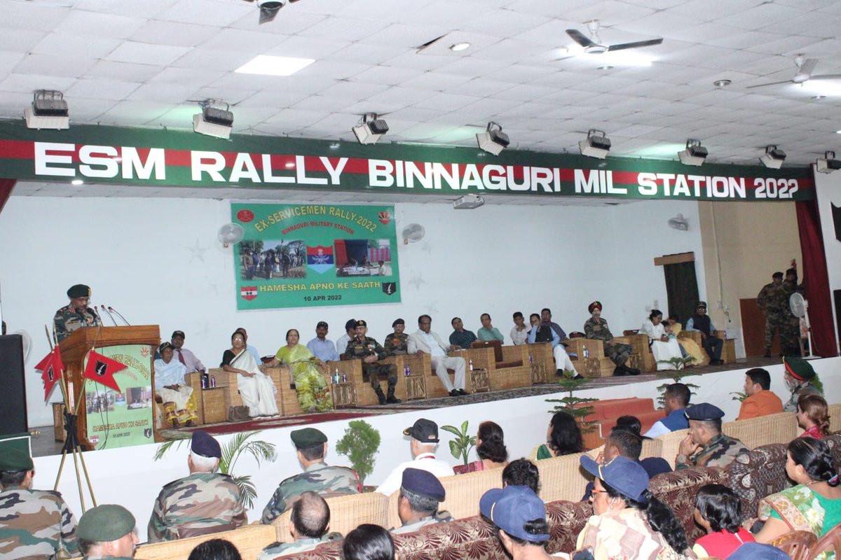 trishakticorps's tweet photo. #ExServicemen rally for districts of #Jalpaiguri #Coochbehar &amp; #Alipurduar organised at Binnaguri Military Station. Grievances addressed by Military &amp; State administration officials. About 6000 #ExServicemen, #VeerNaris &amp; Next of kin attended.
@adgpi 
@easterncomd https://t.co/twRW3foNP3