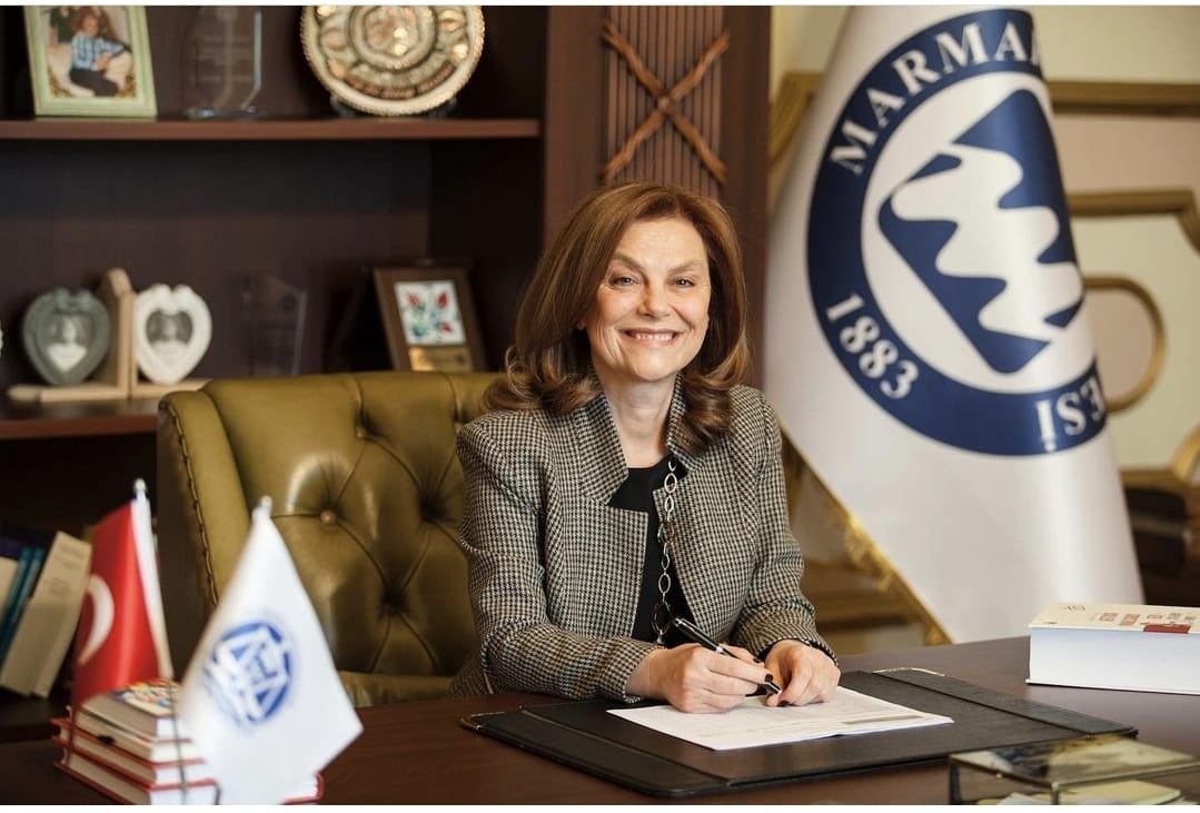 Fakülte'nin en çalkantılı ve sorunlu zamanlarında Dekanlık görevini yürüttü. Ne zaman öğrenci aleyhine bir gelişme çıksa hep aradım kapısını çaldım. Yapılabilecek ne varsa hep sonuna kadar destek oldu. Her daim okulumuzla, bizlerle gurur duyardı. 
Saygı, minnet ve şükranla..