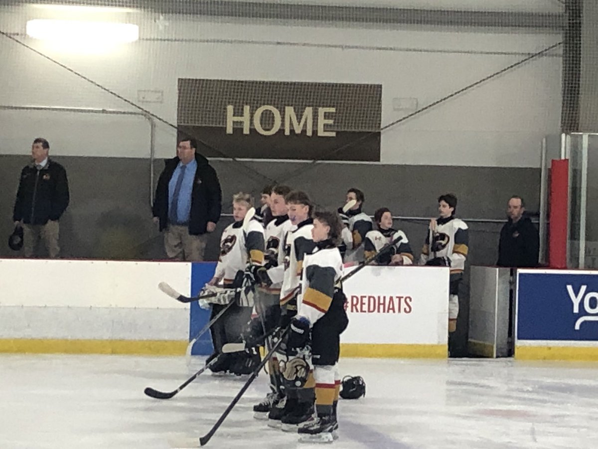 DhelmBeefGuy's tweet photo. This bunch of beauties won 3-0 in the Semifinals this morning and punched their ticket to the OMHA Championship Finals!  Good luck Blizzard! #redhats #BlizzardHockey #GoBlizzardGo https://t.co/yhD3ZEZhvu