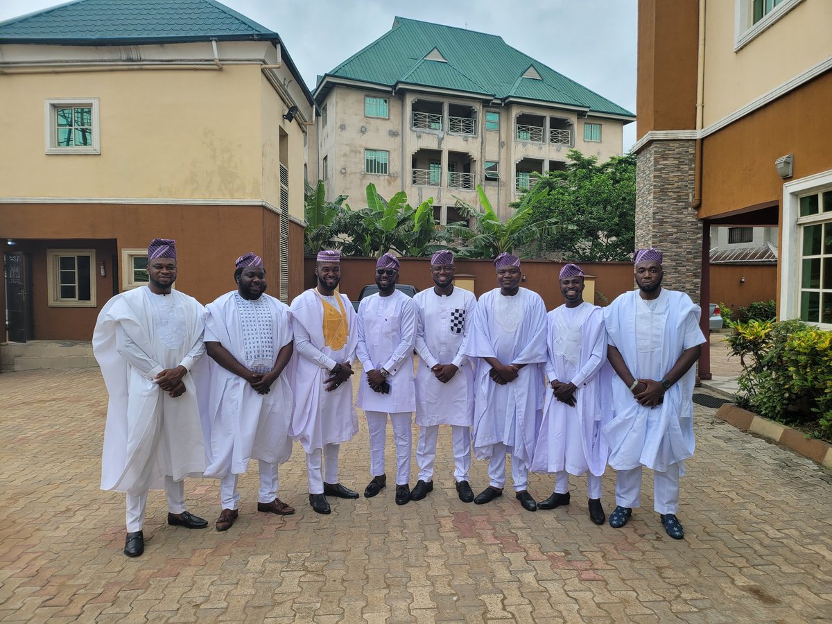 StreetLordPoko's tweet photo. @ayo_ige @Jeri_Maya @Ibukun_olu @akinblaqboi @ayakinpelu @ApesinIfeoluwa @coachy_niyi Boiz 2 Men #SCHOOL2 https://t.co/JwUYZKOK6y