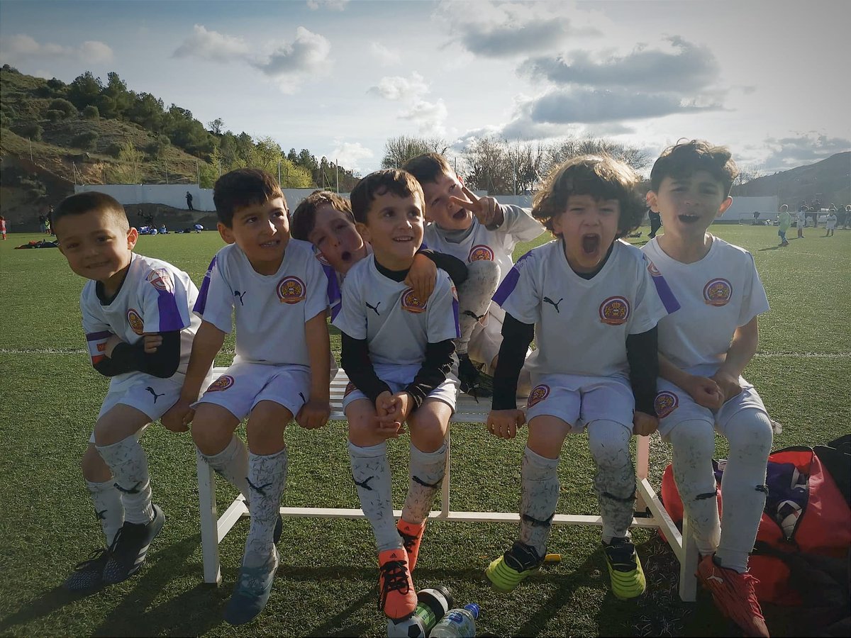 CDFTRESCANTOS's tweet photo. DEBUTANTE B |
🏆 Torneo @MadridSoccerRev
🎖️Fase de grupos
📜 "Caímos en fase de grupos, pero los chicos lo pasaron realmente bien y peleamos todos los partidos disputados. Un gol en el último minuto nos dejó fuera de las eliminatorias." https://t.co/cjFlPGY8Zt