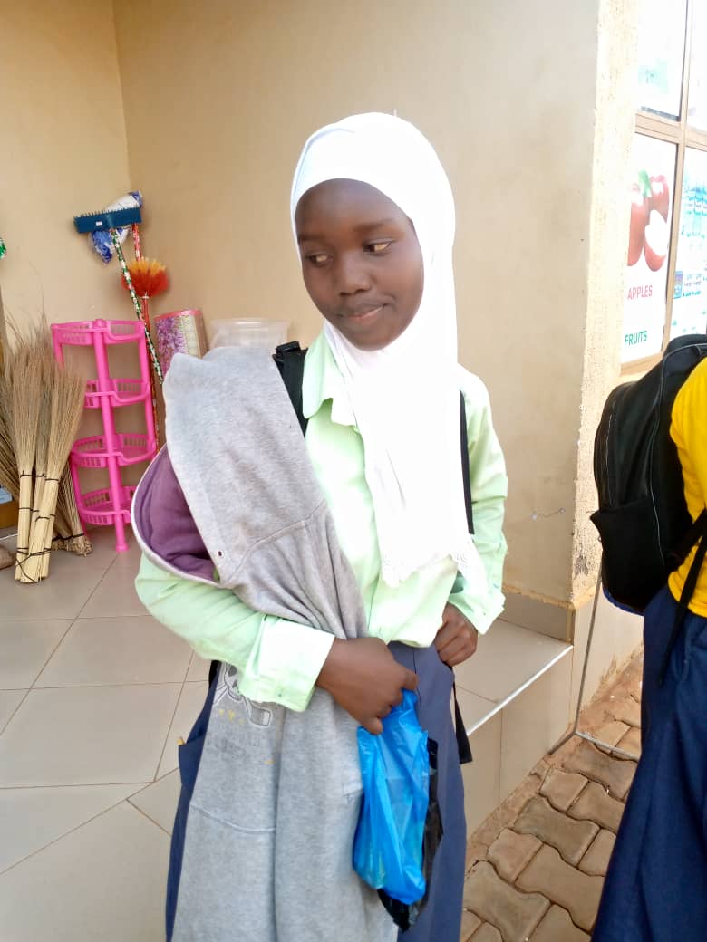 #MissingPerson

This is 14 year old Shakirah Hassan and she has been reported missing. She was last seen around Kiteezi. Anyone who has seen her or has information about her whereabouts is requested to reach out 0756448219, 0772319180 or  0702513073. Thanks. 

Please share 🙏.