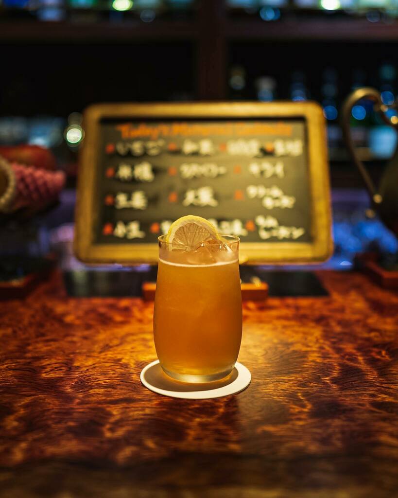 SudareCocktail's tweet photo. 🍸
📍Bar Legacy / Tokyo, Japan.

◼︎Rebjito
✒︎Build
The Common Ingredients
　♢ 60ml Fino Sherry
　♢ 120ml Lemonade (such as 7Up or Sprite)
　♢ Slice of Lemon

#BarLegacy https://t.co/RfSWZLykMt