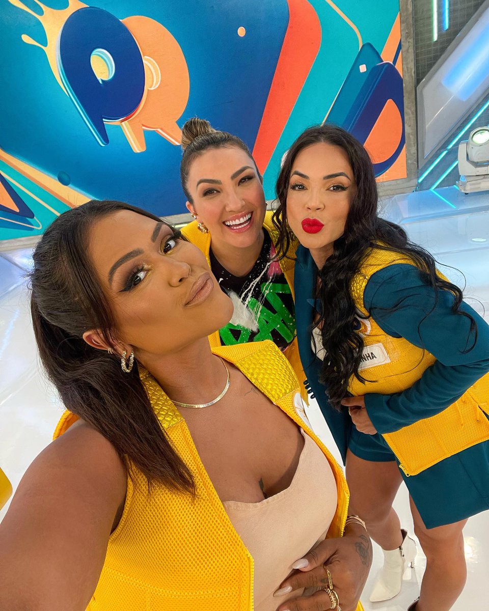 QGThayse's tweet photo. #DomingoLegal 
@camilaloures @donadocariri @RafinhaViscardi https://t.co/IjpeHlXFZm