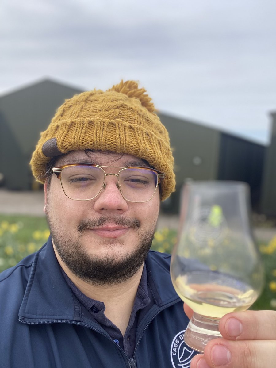 Happy three year birthday to <a href="/LaggWhisky/">Lagg Whisky</a>! 

A rather flattering photo of me outside the warehouses. 😂😂