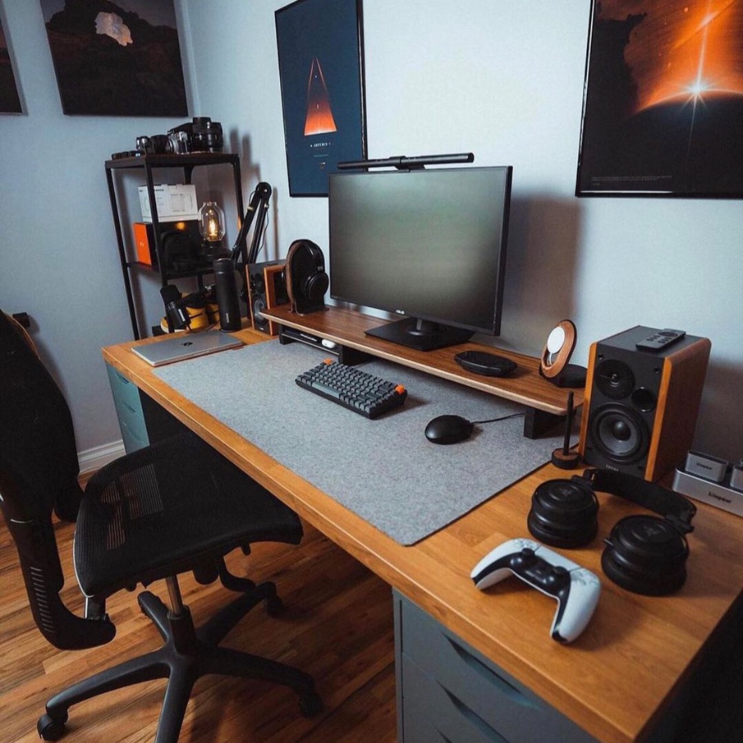 RemoteTribeLife's tweet photo. Prioritize comfort and health when choosing the #bestsetup to work from home to ensure you can focus entirely on your daily tasks without any distractions. 

Setting yourself up for success will considerably impact your work experience. https://t.co/Boc1LUyU0L https://t.co/waR5b7J2UO