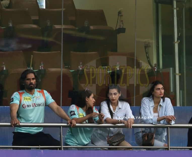 PappuSunielian's tweet photo. idol @SunielVShetty sir, @theathiyashetty ma'am and #Manashetty ma'am!
IPL2022
 #IPL2022  #RRVSLSG https://t.co/A3VRHvBHAs