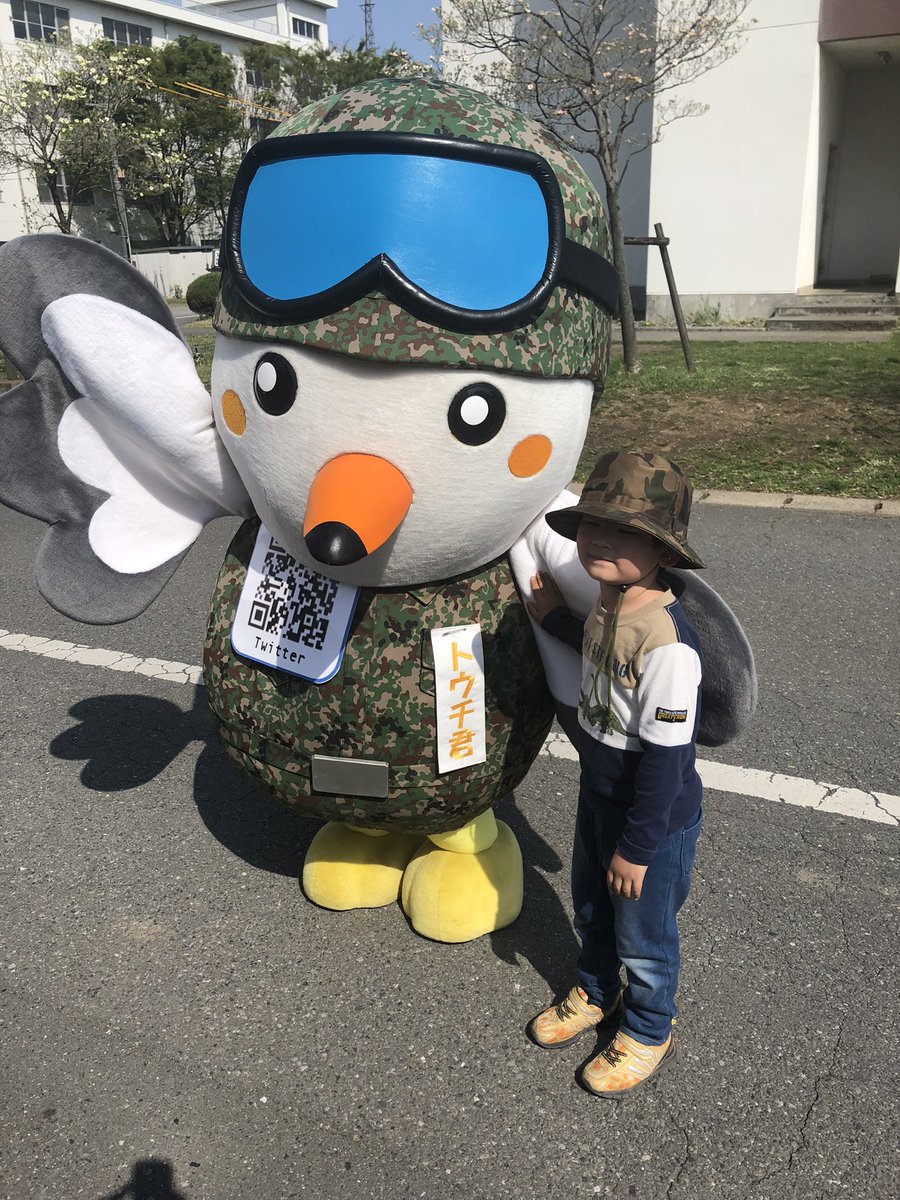 adv_bar's tweet photo. #第１師�� 練馬駐屯地創立記念行事の抽選に当選したので家族で駐屯地にお邪魔してきました。

部隊紹介、装備品展示、災害救助体験の後で息子は自衛官の方から「将来待ってるから、約束な」と言われすっかりその気に。 
練馬駐屯地の皆さん、ありがとうございました。

#陸上自衛隊  #練馬駐屯地 https://t.co/FGPzHXtT0r