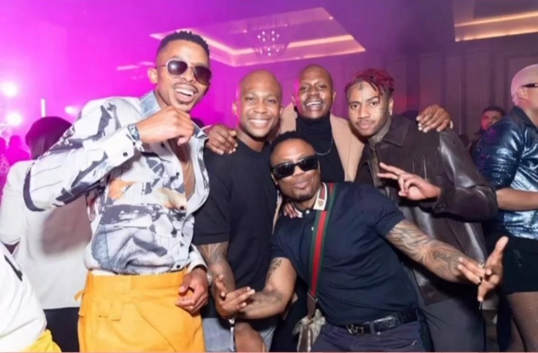 Chreebuddy's tweet photo. @_libonjomba @ThembaBroly @Tulz_Madala @DJTira @NaakMusiQ
Hotness in one pic.
#WeekendVibesWithLibo
#OurBelovedThemba
#TulzNation https://t.co/2NlGR55Jsq