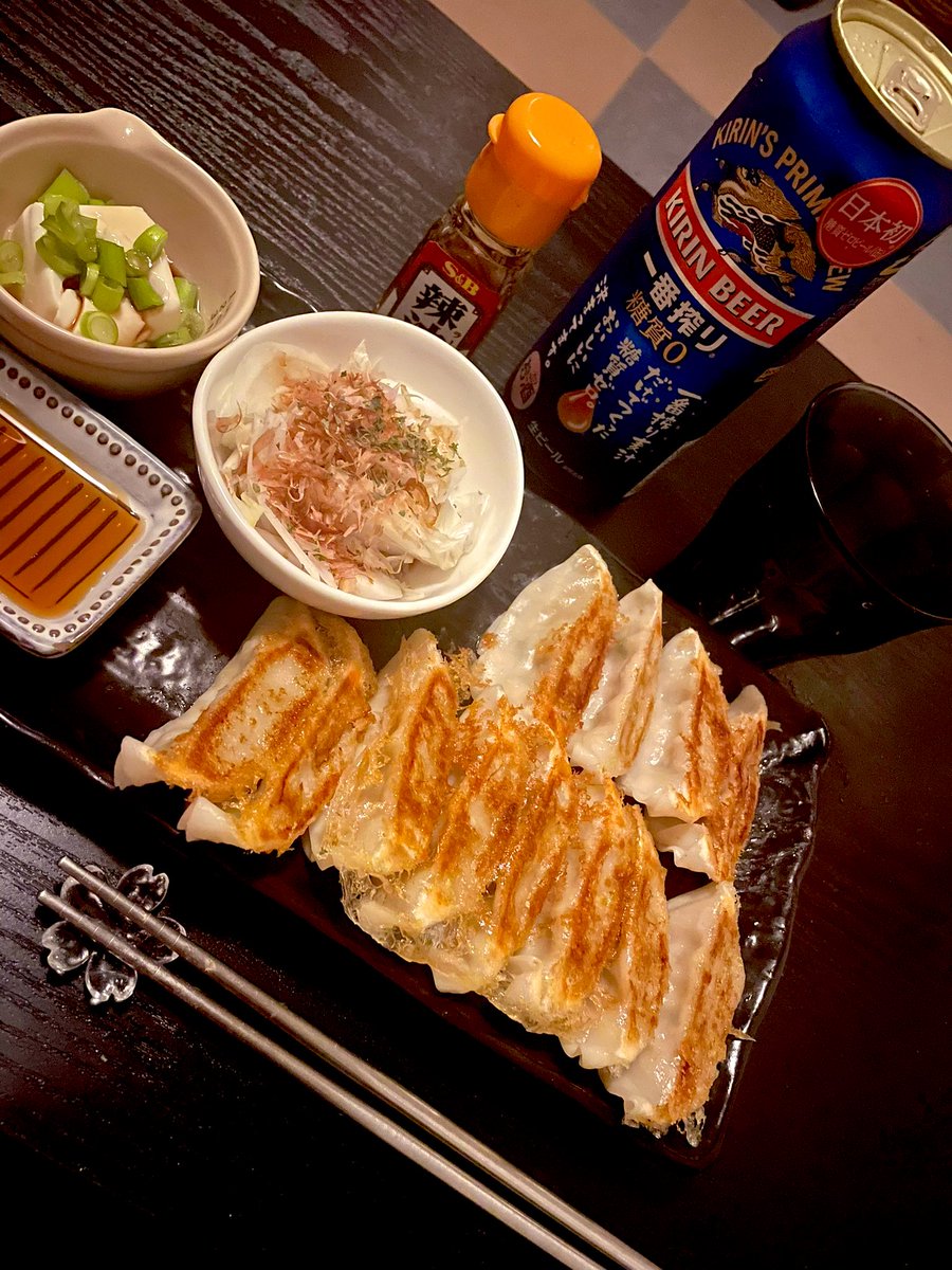 新タマちゃんのサラダと🥗お豆腐🎶 深夜の飯テロの為、本日はお身体に優しい、青いタイプのアサヒさんで頂くのです🍺 皆様おやすみなさい！ そして(人°▽°)いただきまーす💕