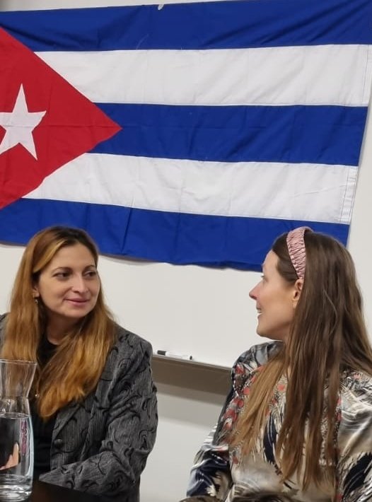 Betty_ParraG's tweet photo. Nuestro intercambio en #Turku🇫🇮 sobre la realidad cubana fue aun más rico gracias a Elsa, una amiga que permitió que nuestro mensaje fuera escuchado también en finés.

Muy agradecida a Elsa por su acompañamiento y sus reiteradas expresiones de afecto hacia #Cuba🇨🇺 

#VamosPorMás https://t.co/WHAcQOSuYZ