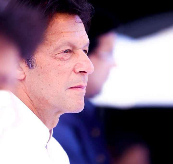 ZakaQ's tweet photo. یزید کی جیت کا مطلب حسین کی ہار نہیں ہوتی
برحق ہونے کےلیے اکثریت درکار نہیں ہوتی
بہادر اکیلا ہی جیت جاتا ہے شجاعت کی بازی
کتنی ہی شاندار ہو غلامی پر وقار نہیں ہوتی
جھنڈ یزیدیوں کے چلے آئیں ہیں تو ڈر کیسا
حسینیت تعداد سے توکبھی بھی شمار نہیں ہوتی
 #امپورٹڈ_حکومت_نامنظور https://t.co/vXB4tb0fLK