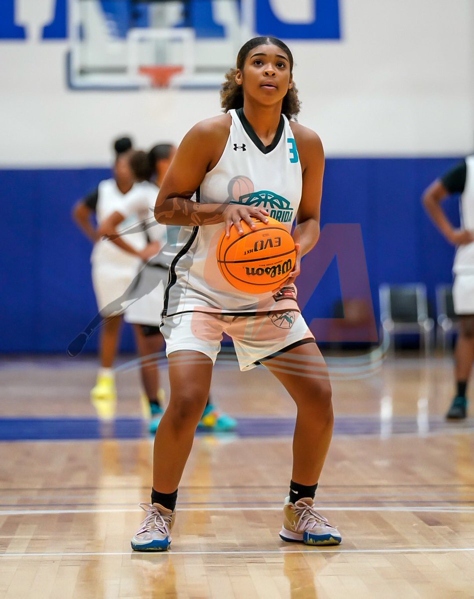 SAthletesLBB's tweet photo. 🚨😴 Sleeper Standout 🥱🚨

#CalvaryChristian HS (FL) &amp; @sflrunninrebels 2022 G Samiyah Briggs (@samiyahbriggs) at #PGHTriumphRegionKickOff 📸 @ThaRealSleep 

First time seeing her play &amp; college coaches aren’t SLEEP, they’re DEAD! Great shooter &amp; defender! #ReviveYourselves https://t.co/1XtBYkek5o
