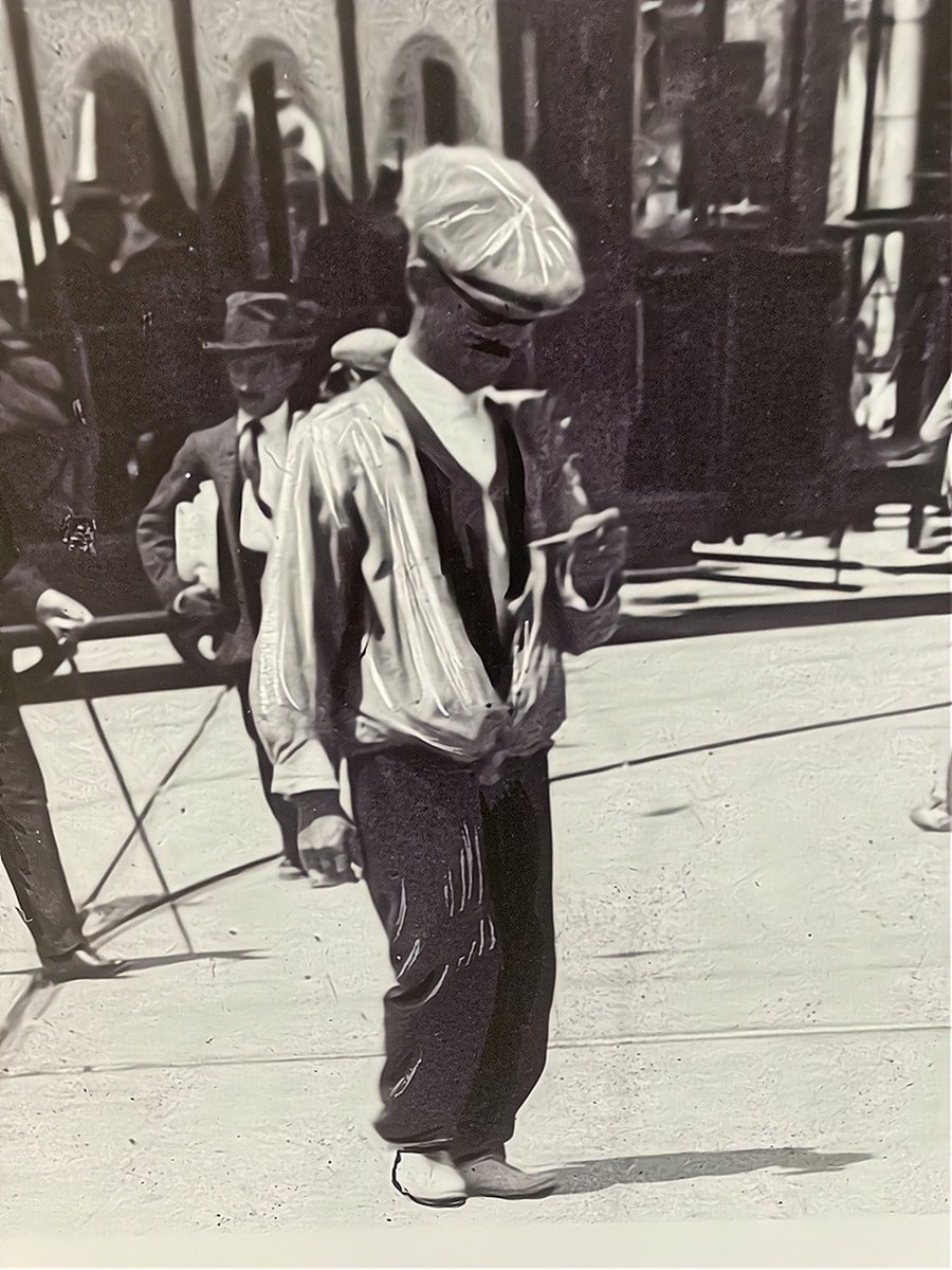 Si seguís esta cuenta, no dejéis de visitar la exposición "Madrid hace un siglo" en el Museo de Historia de Madrid, basada en el último libro de <a href="/SecretosdeMadri/">SecretosdeMadrid</a> y con medio de centenar de fotos del <a href="/abc_archivo/">ABC Archivo</a>
Veréis como algunos madrileños usaban móvil antes de que nacieseis😉