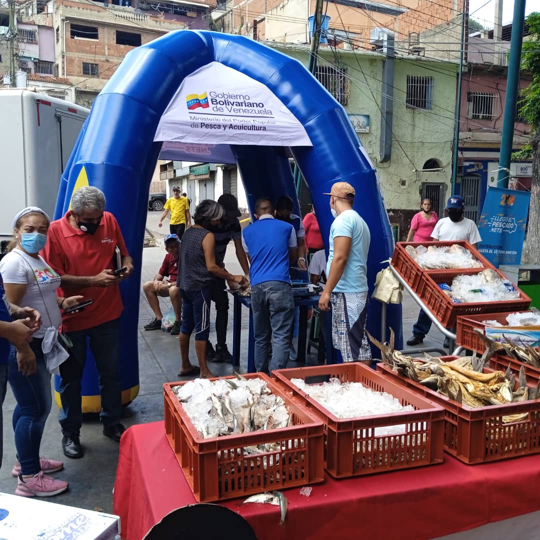 OlgaLuisaF's tweet photo. #10Abr🇻🇪| Exitoso despliegue del Plan de Distribución Semana Santa 2022 🐟. En este #InicioDeLaSemanaMayor, Gobierno y Poder Popular estamos garantizando la proteína pesquera a las familias venezolanas.
@NicolasMaduro
@delcyrodriguezv
@PartidoPSUV
@TareckPSUV
@dcabellor https://t.co/QY3KUXT0Ae