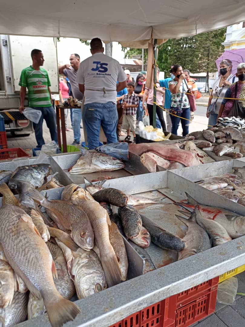 OlgaLuisaF's tweet photo. #10Abr🇻🇪| Exitoso despliegue del Plan de Distribución Semana Santa 2022 🐟. En este #InicioDeLaSemanaMayor, Gobierno y Poder Popular estamos garantizando la proteína pesquera a las familias venezolanas.
@NicolasMaduro
@delcyrodriguezv
@PartidoPSUV
@TareckPSUV
@dcabellor https://t.co/QY3KUXT0Ae