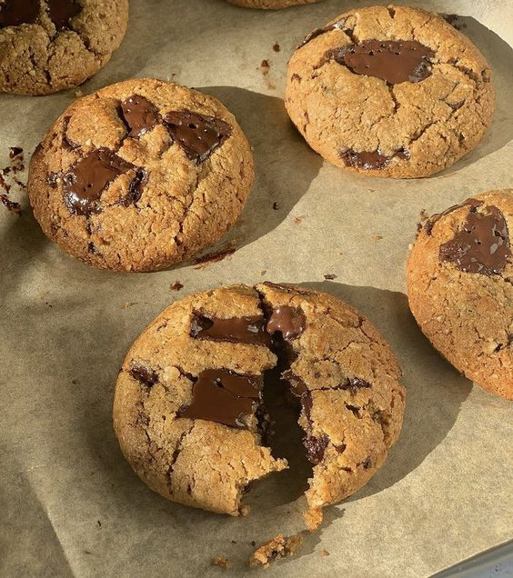 daily_dolce's tweet photo. Chocolate chip cookies https://t.co/CN1EeFYUHR