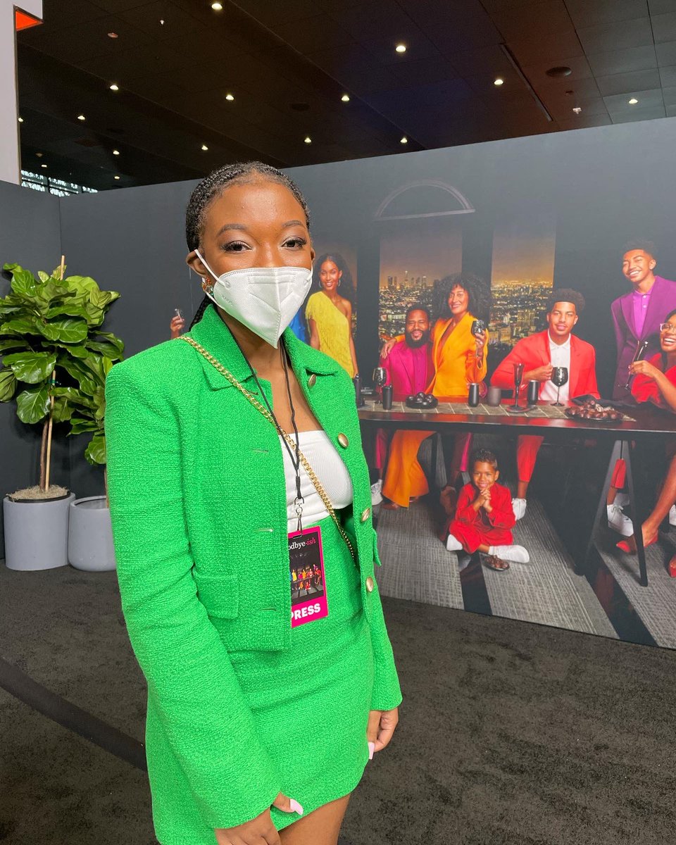 AsiaNicole_____'s tweet photo. Hands down one of the best nights of my life.Yesterday reminded me why I became a journalist. The feeling of acceptance and culture was soooo strong last night 💚. Thank you @blackishabc for having me last night it was an honor .  💚 https://t.co/8daZyapoC2