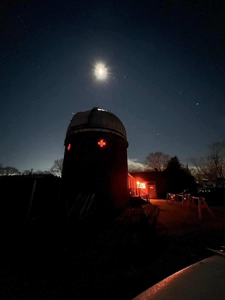 UrbanAstroNYC's tweet photo. A couple more pics from last night at @CusterObs.
1) As you can see, the clouds cleared up!
2) iPhone faintly captured the trail of the green laser pointer!
3) Plane traversing the Big Dipper
4) Apparently they have their own honey bees and sell their own honey
#NEAFPosse https://t.co/Es0X37LBsr