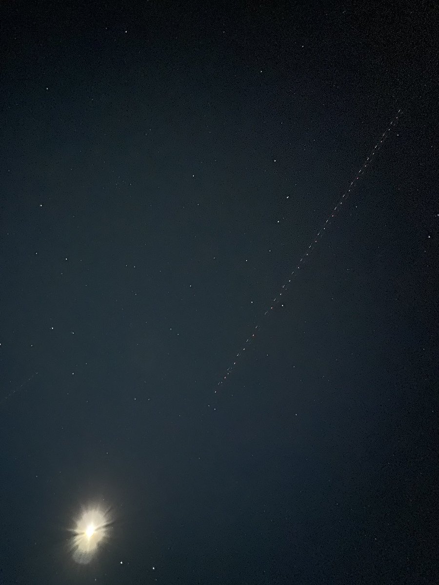 UrbanAstroNYC's tweet photo. A couple more pics from last night at @CusterObs.
1) As you can see, the clouds cleared up!
2) iPhone faintly captured the trail of the green laser pointer!
3) Plane traversing the Big Dipper
4) Apparently they have their own honey bees and sell their own honey
#NEAFPosse https://t.co/Es0X37LBsr